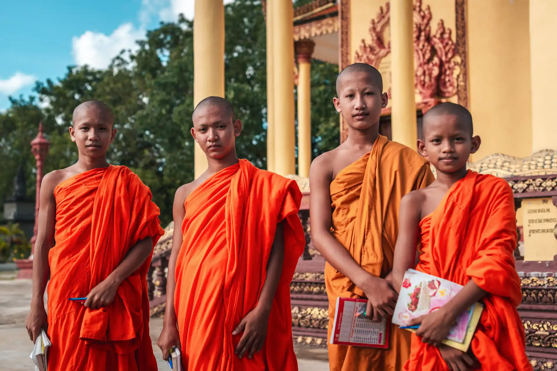 Luis Gómez - Documentary photographer - Young Monks