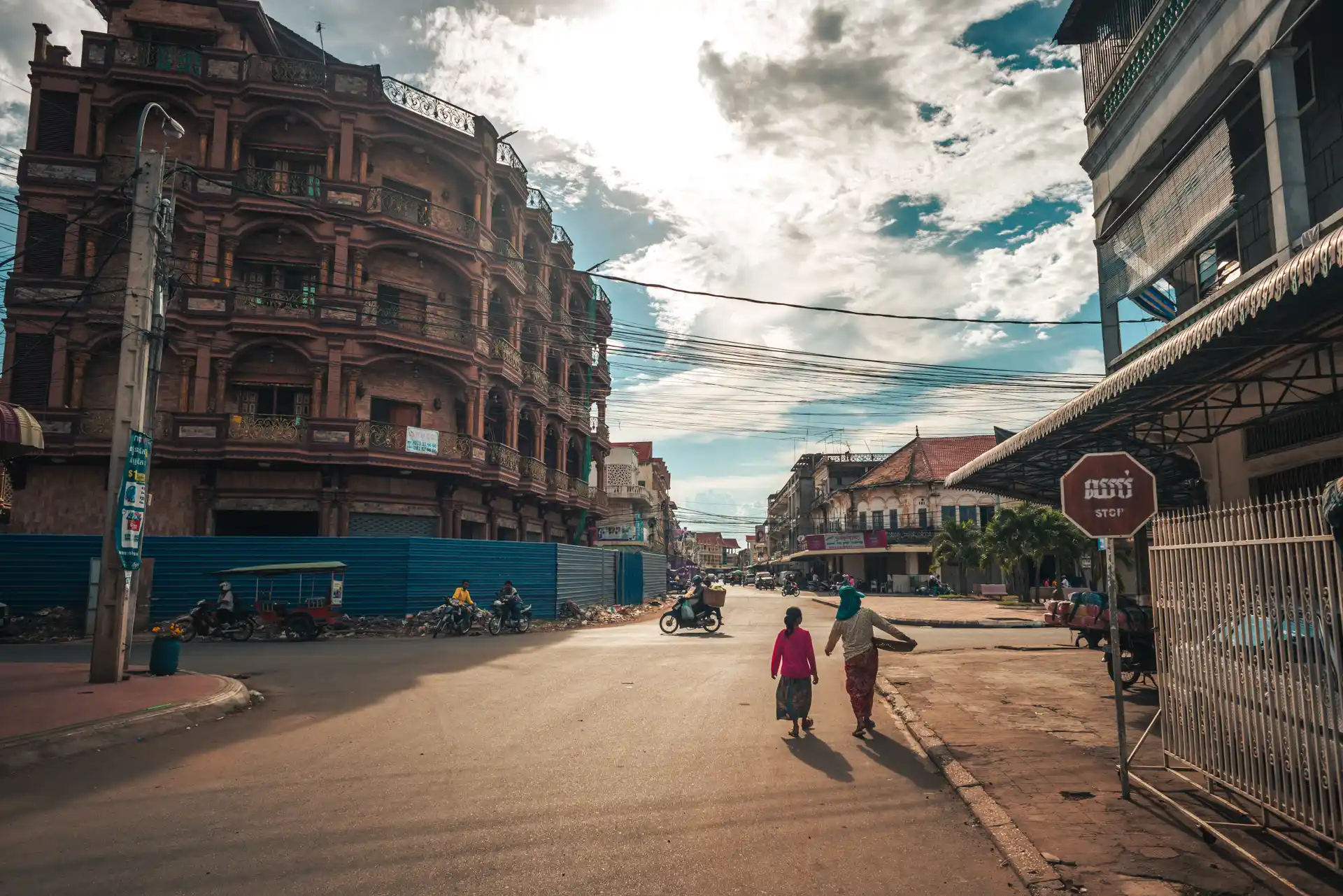 Luis Gómez - Documentary photographer - Streets of Cambodia.