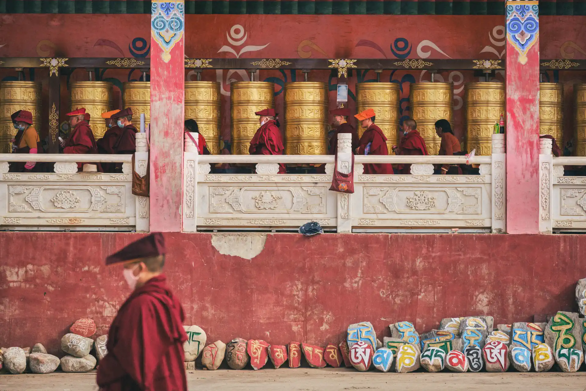 Luis Gómez - Documentary Photographer - Tibetan monks praying in Monastery.
