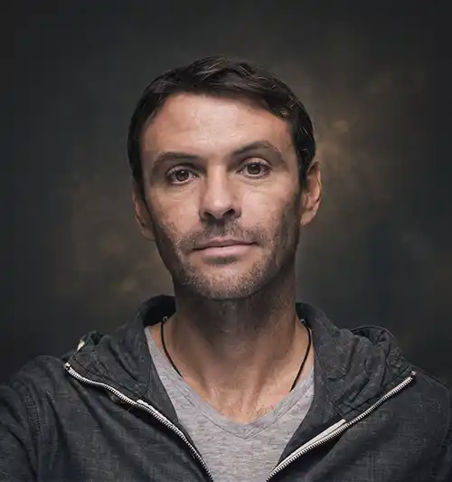 Luis Gomez - Portrait Studio
