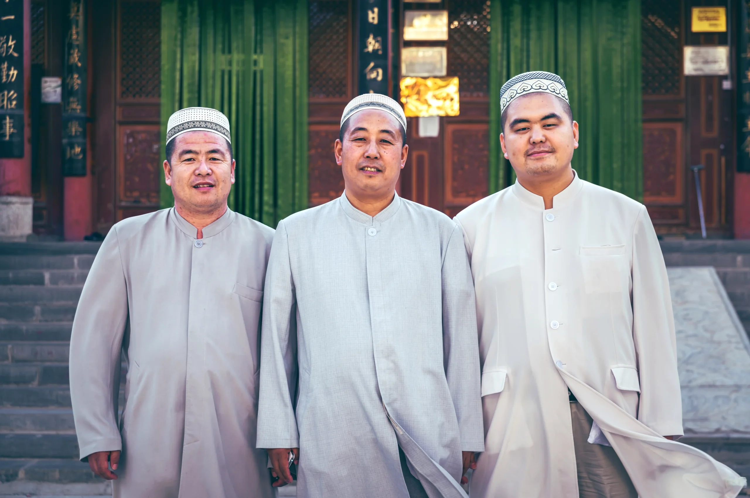 Luis Gómez - Documentary photographer - Hui minority men